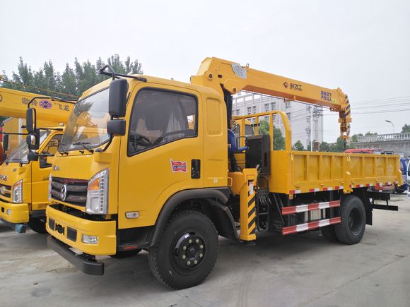 東風(fēng)特商新飛工6.3噸隨車吊