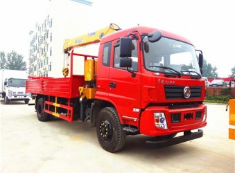 東風(fēng)專底隨車吊底盤配徐工6.3T隨車吊多少錢？