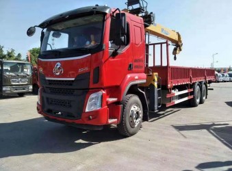 新疆客戶購買東風后八輪隨車吊