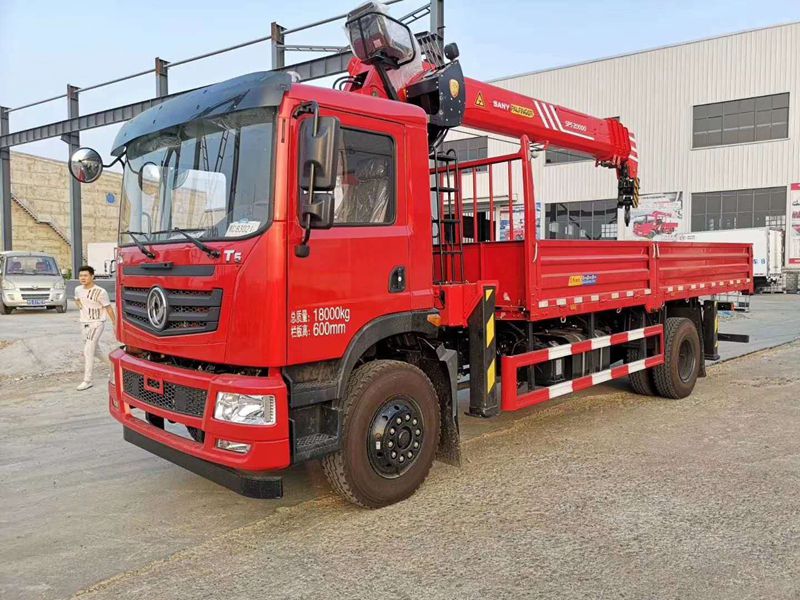 東風(fēng)T5單排隨車吊（廂長6.1米）